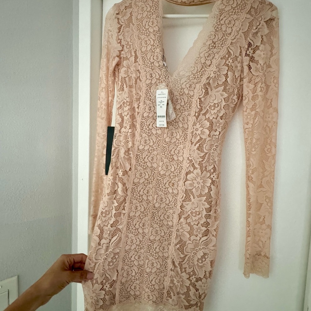 bebe Lace Long Sleeve Dress in Cream